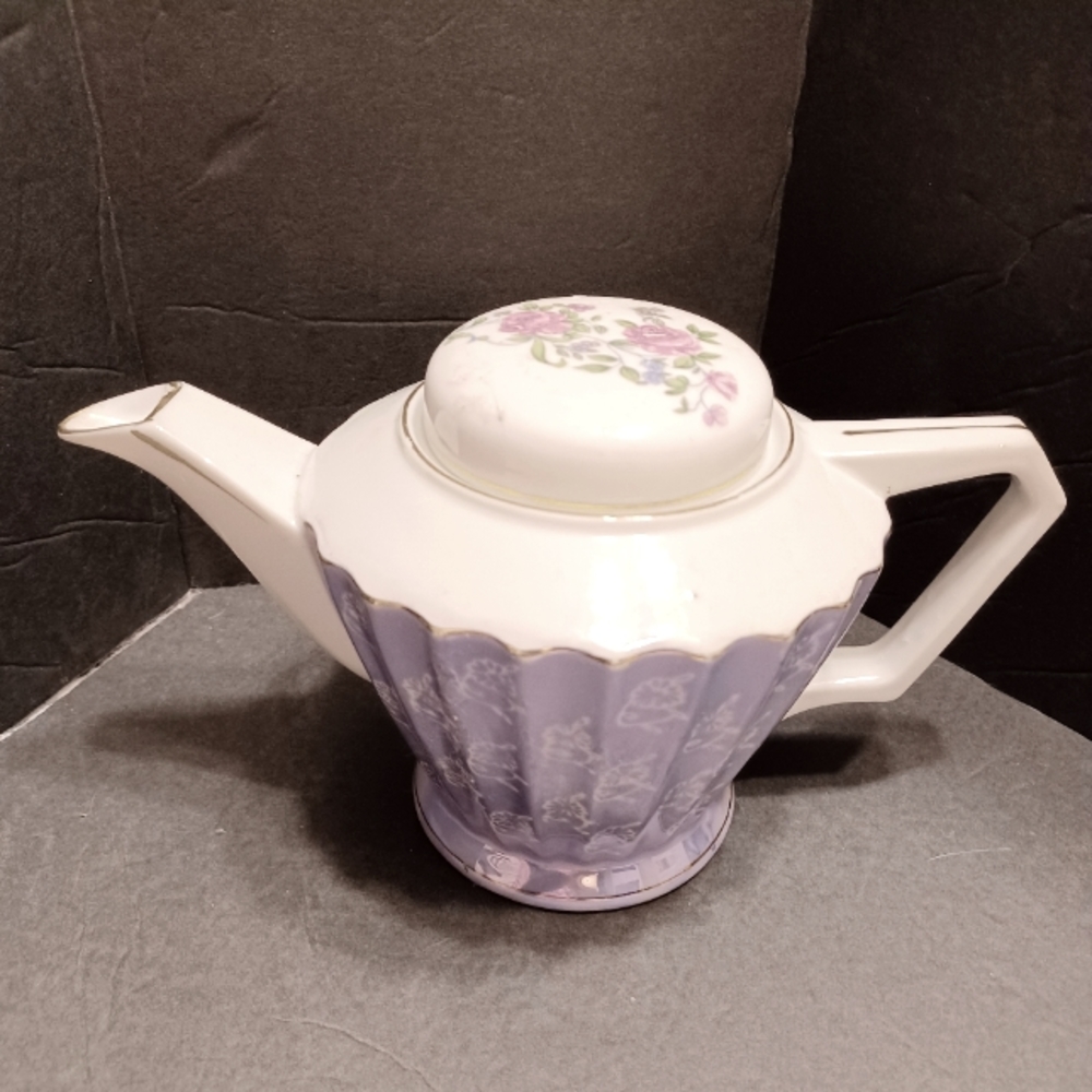 Beautiful Japanese MCM TEA POT.
